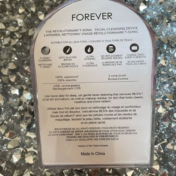 Mini Forever pink pulsating silicone facial scrubbing cleansing brush device - Picture 7 of 8